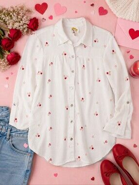 fig and flower White W/ Embroidered Hearts L Sleeve Poly Button Shirt. Ladies M
